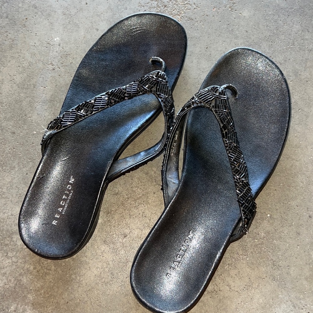 Reaction Kenneth Cole thong sandals